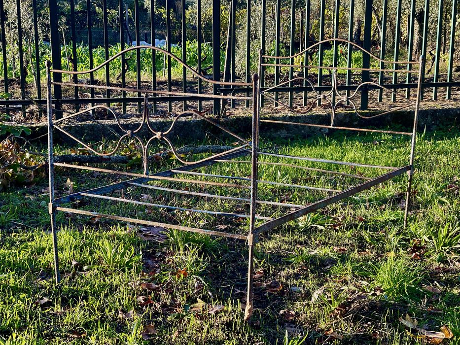 Cama antiga deferro