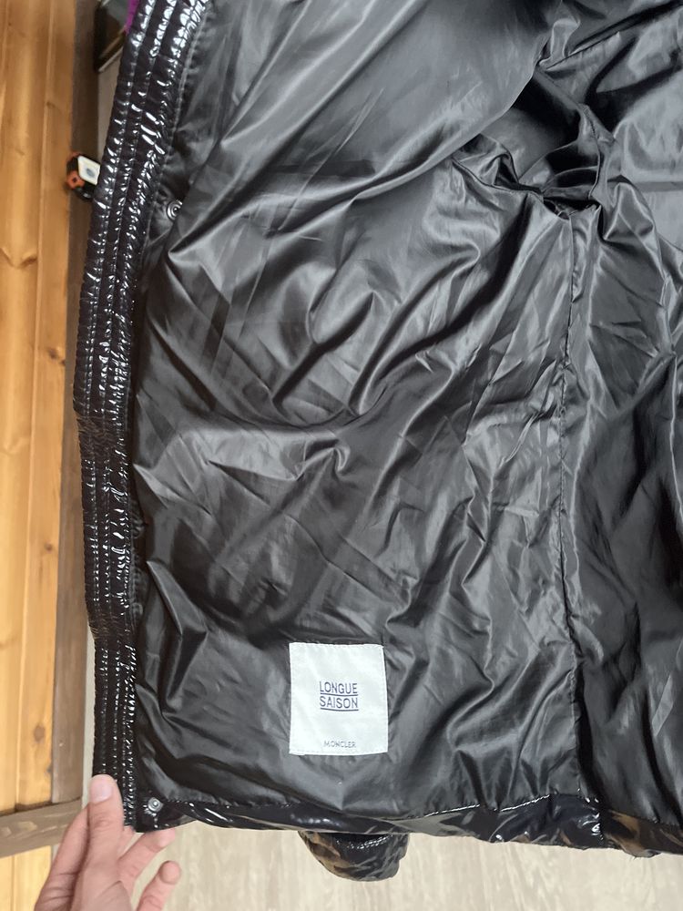 Продам Пуховик MONCLER