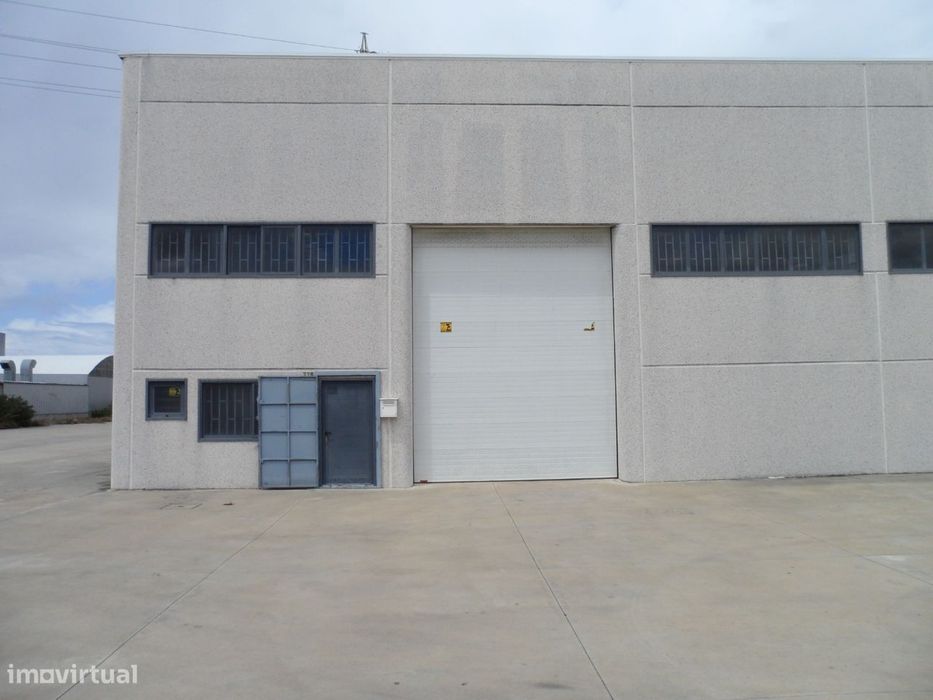 Armazém zona industrial Amorim