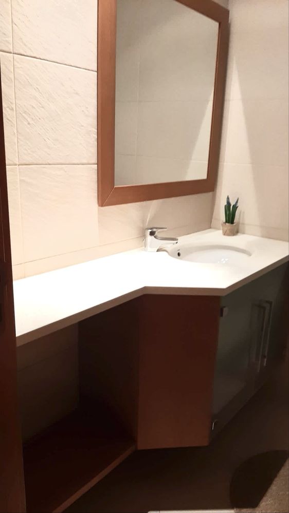 Arrendo quarto com casa de banho exclusiva