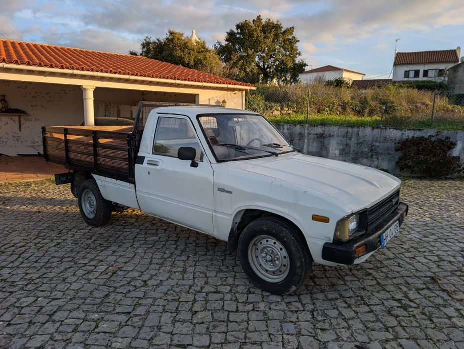 Vendo carrinha Toyota Hilux LN40