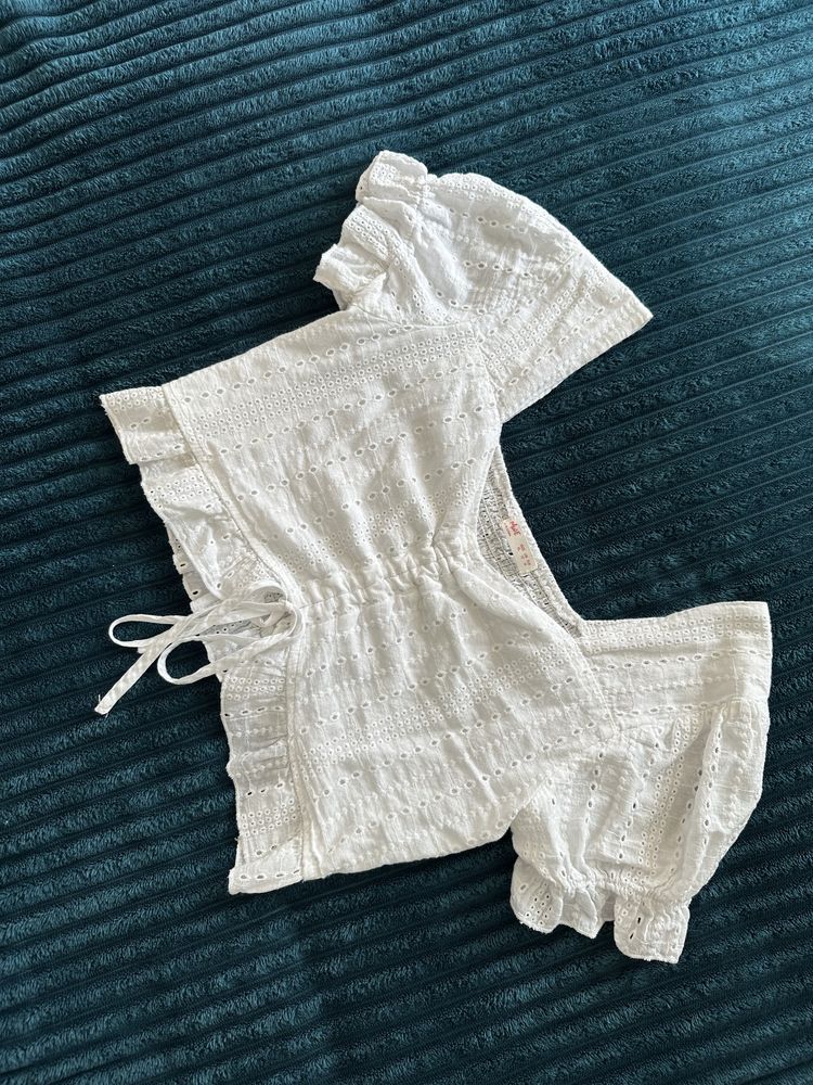 Blusa branca com lazo