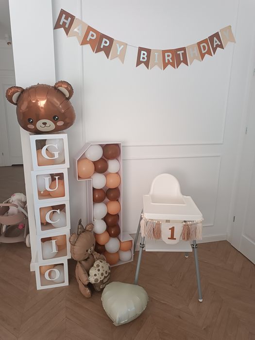 Dekoracje roczek cyfra jeden, pudełka na balony, girlanda, proporczyk