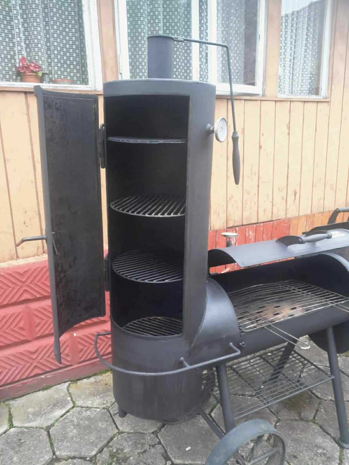 Grill z wędzarnia