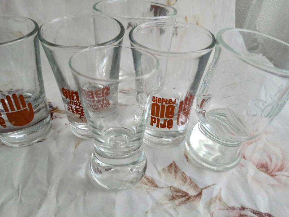 Zestaw kieliszki do wódki alkoholu Paka 9 sztuk Stan bdb Komplet
