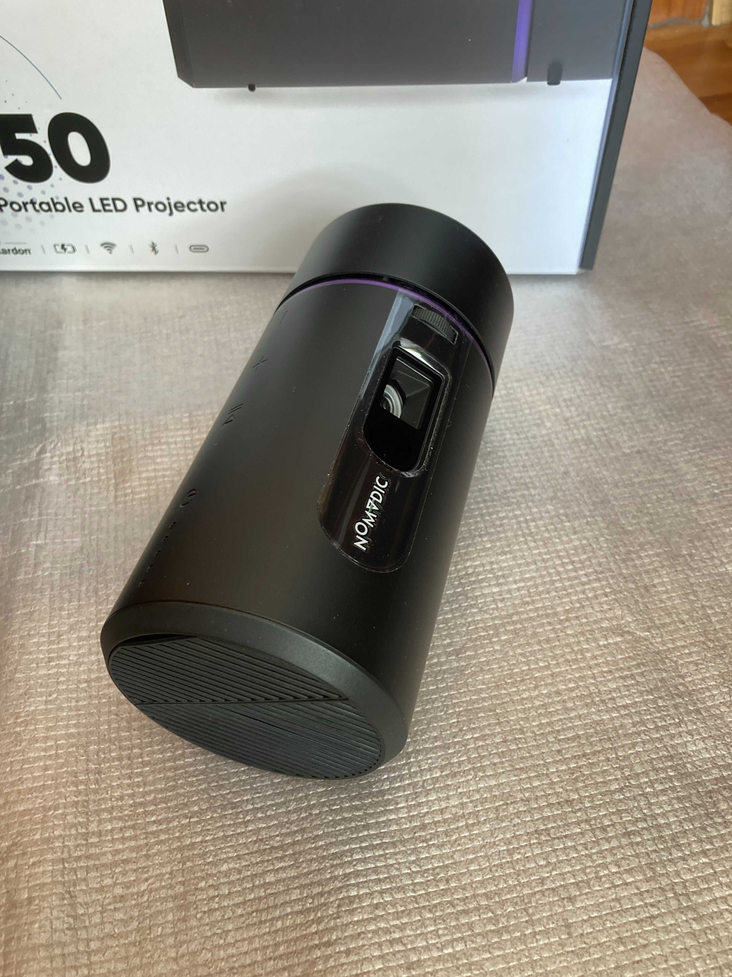 Портативный мини проектор автономный Nomvdic R150 звук Harman Kardon