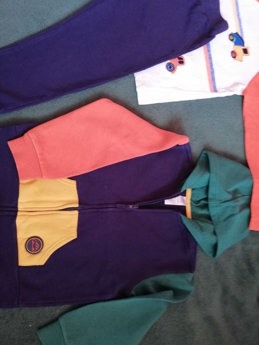 bluza+ bluzka +2 pary spodni  104/110