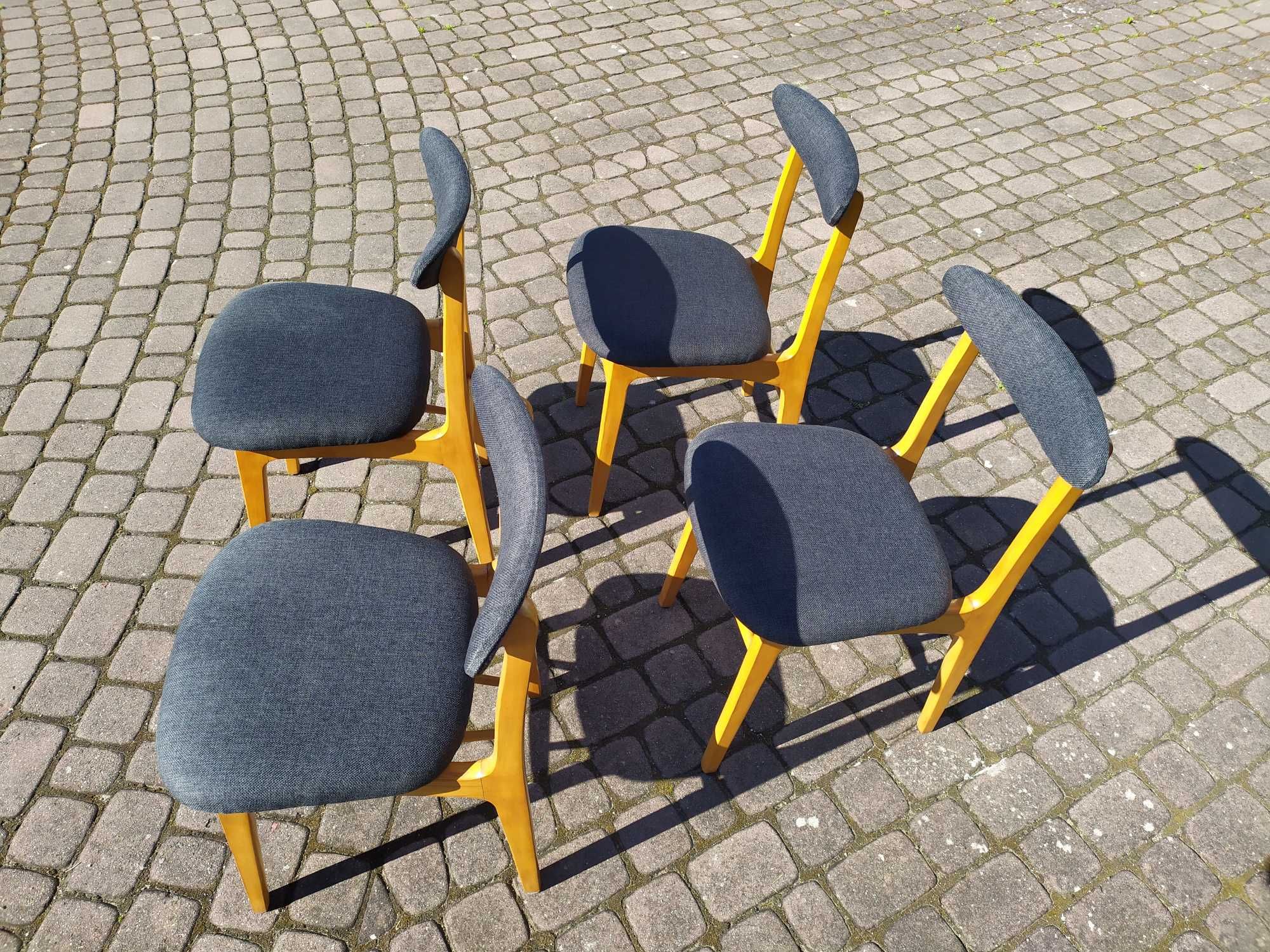 Krzesła typ A-5908 VAR - komplet 4 krzeseł z PRL po renowacji