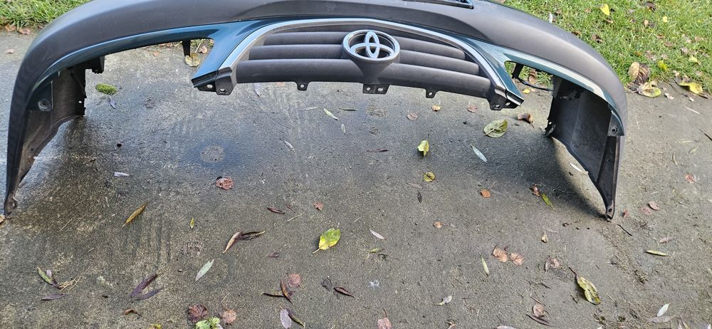 Zderzk przedni toyota avensis t22