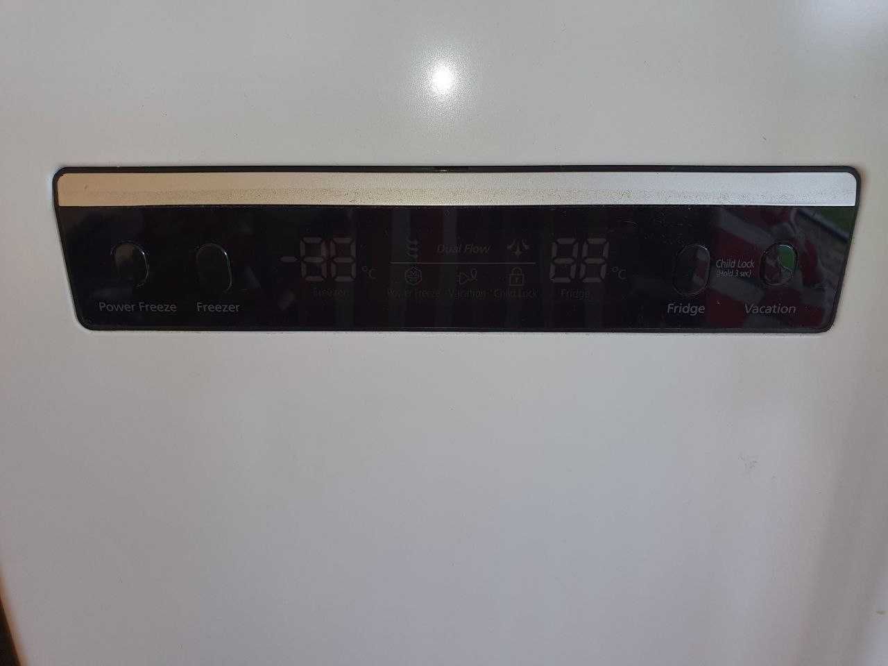Холодильник Samsung
