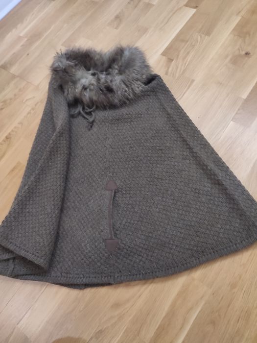 НОВЕ Пончо Colins