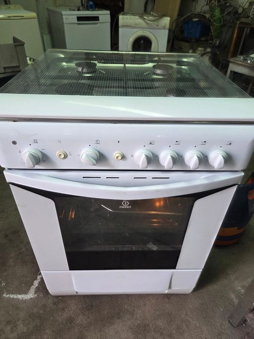 Fogao indesit com forno e bicos a gas ,