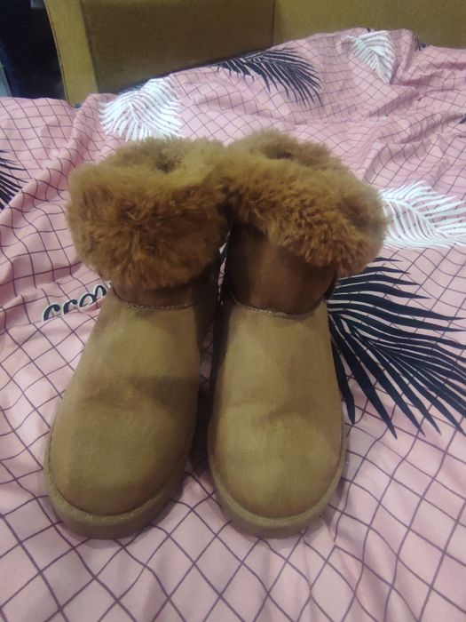 Уги для дівчинки