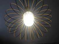 Lampa wisząca druciana z kloszem, nowoczesne wzornictwo