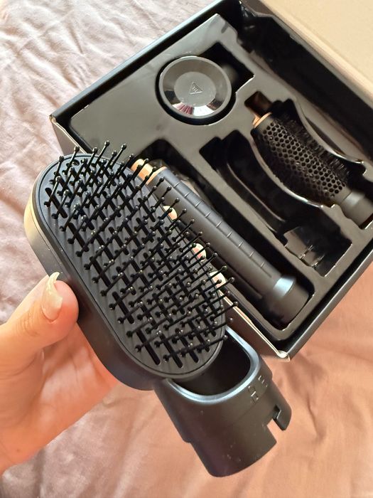 Фен з насадками для укладання