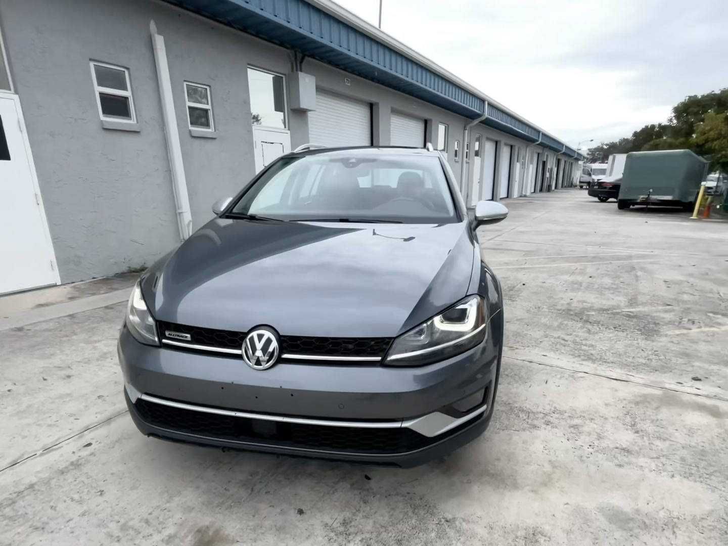 Volkswagen Golf 2017 року