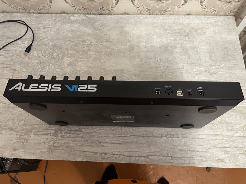 Миди клавиатура Alesis vi25