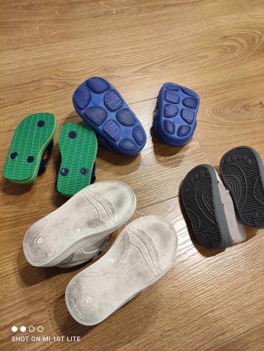 4 pares de calçado para bebé