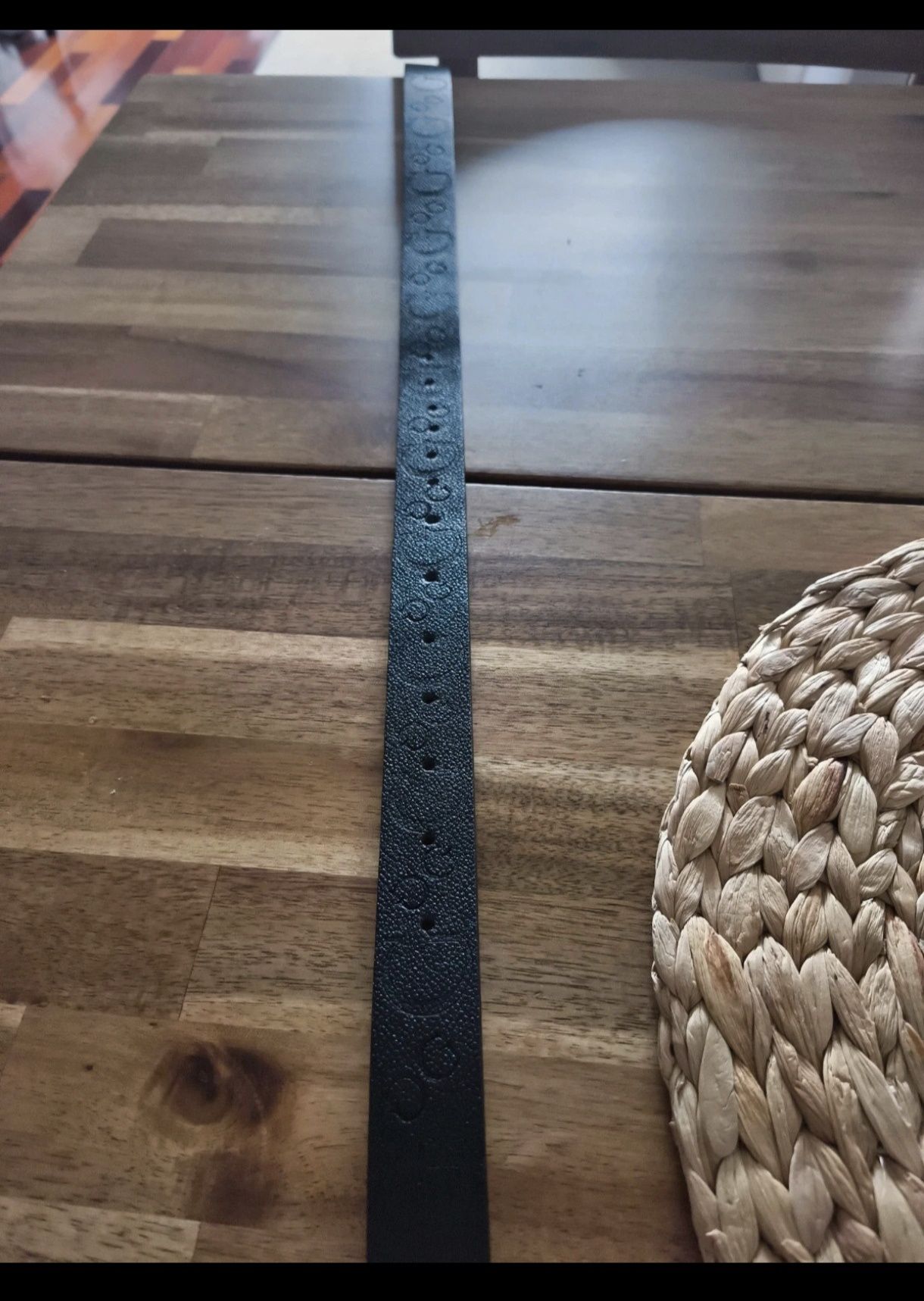 Cinto novo com etiqueta, original da Guess,pequeno defeitos nos furos