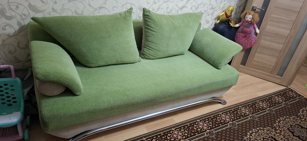 Диван в гарному стані