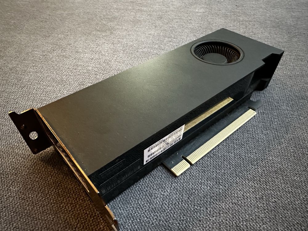 Rtx A2000 z krotkim śledziem