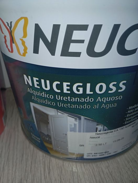 Tinta nova Neucegloss acabamento acetinado verde lindo 2.5L