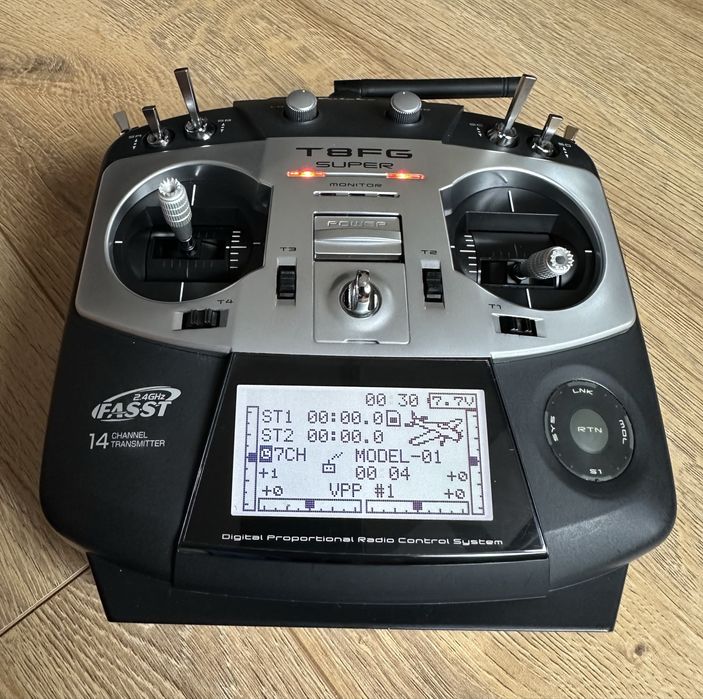 Aparatura FUTABA T8FG Super + odbiornik R6208SB + dodatki