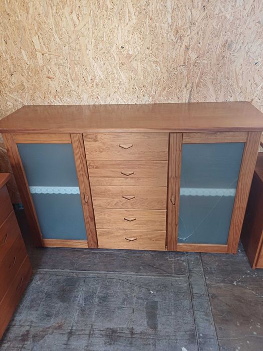 Aparador em pinho mel (1 vidro partido) 147x90x46cm