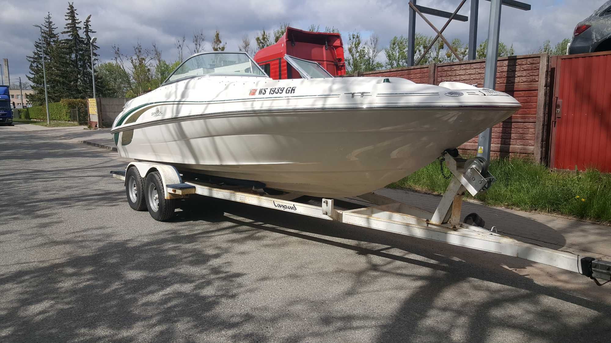 Łódź motorowa motorówka Sea Ray Sundeck 210