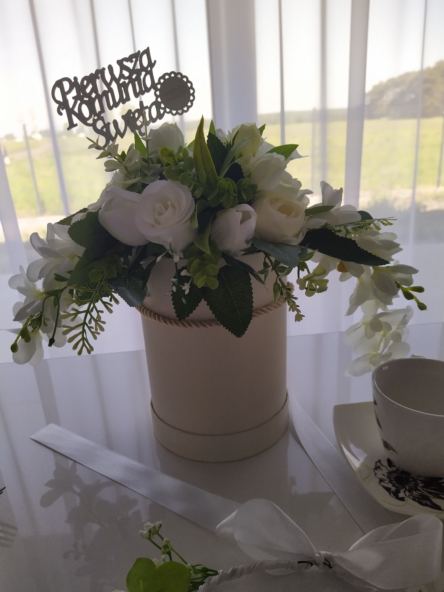 Flowerbox biały wysoki na Dzień Kobiet