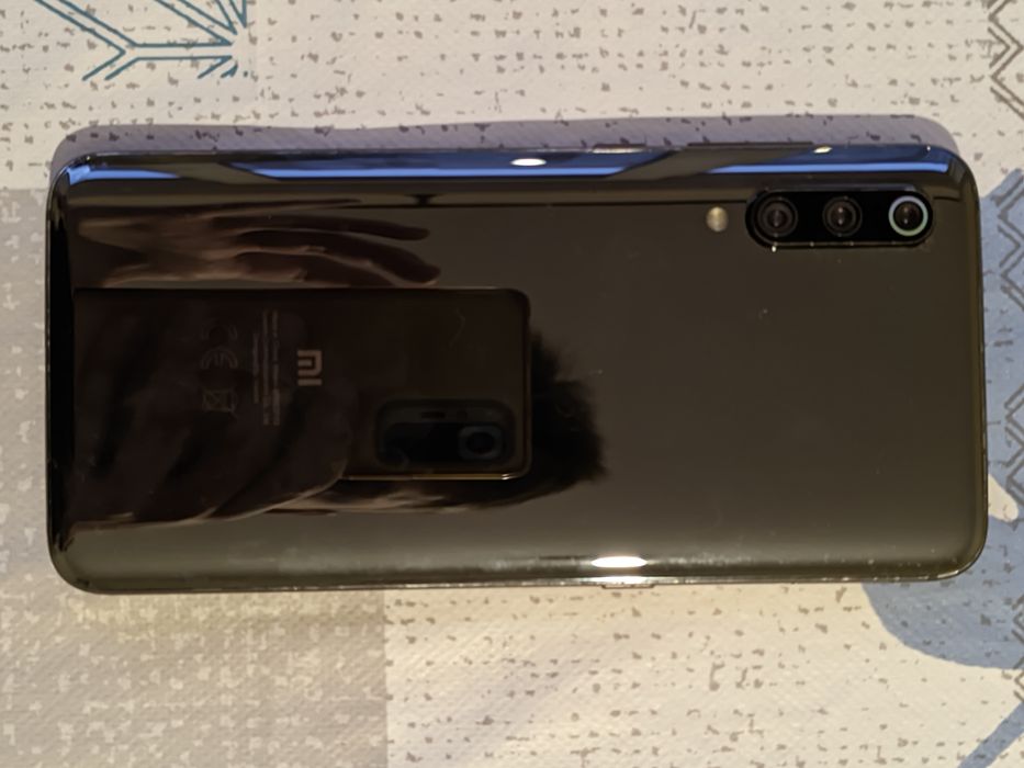 Xiaomi Mi 9 цілий або по запчастинах під прошив без акаунтів без кришк