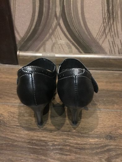 Жіночі шкіряні туфлі, 38 розмір