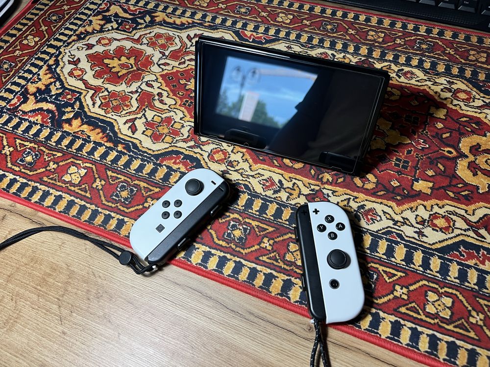 Nintendo Switch Oled + dodatkowe Joy-Cony