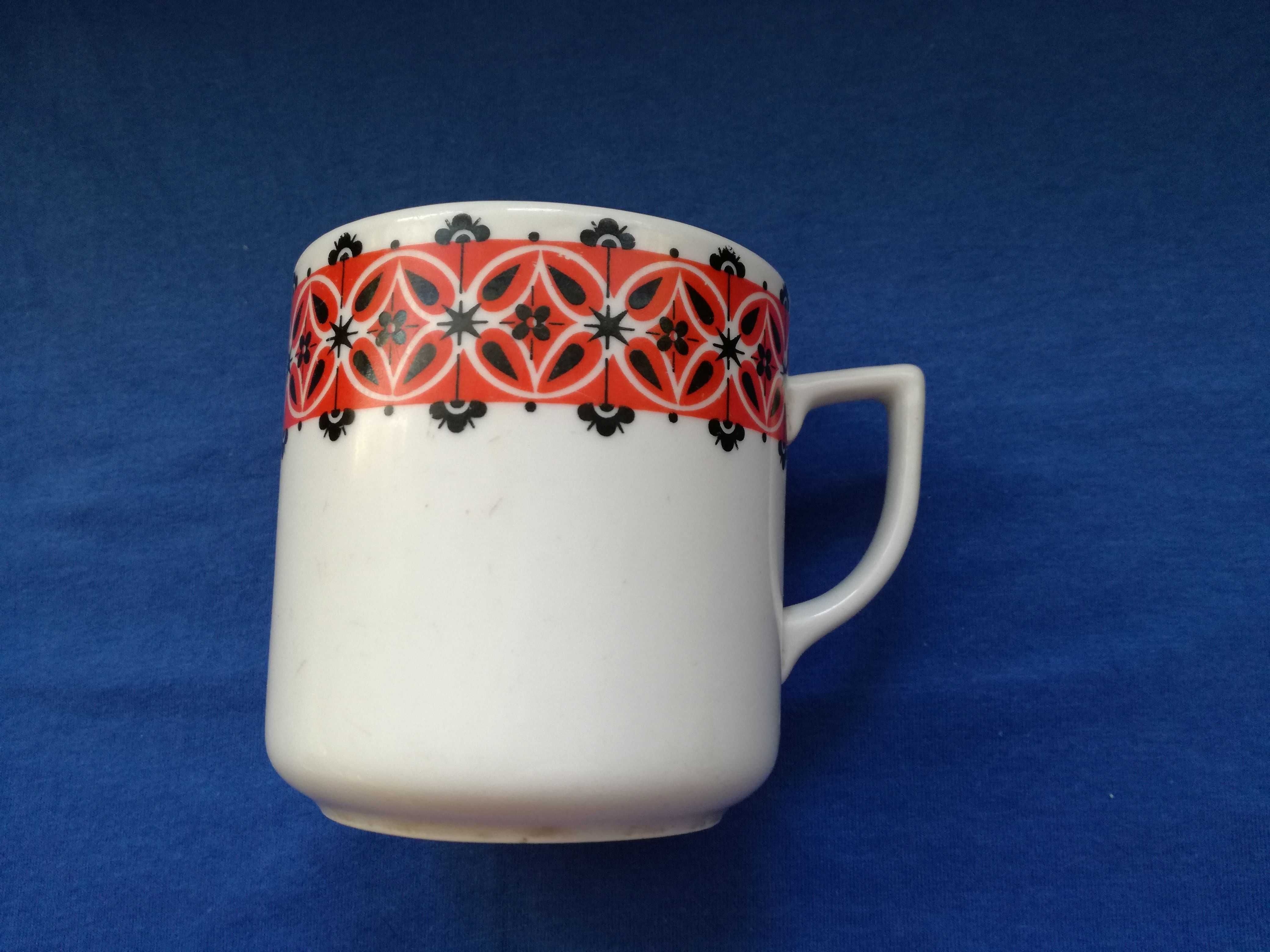 Kubek,garnuszek wzór geometryczny - porcelana Lubiana.