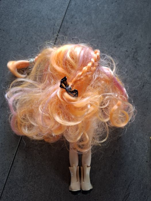 Lalka Rainbow High Junior Poppy Rowan