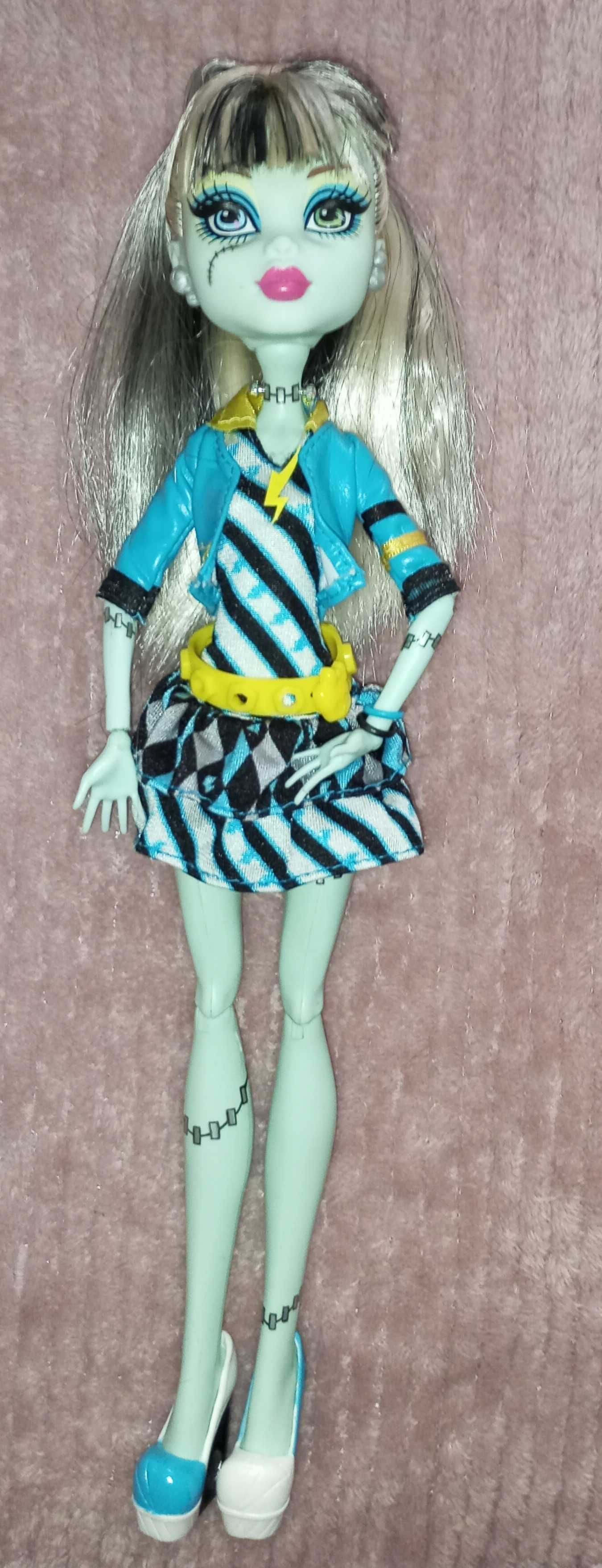 Lalka Monster High Frankie Stein Upiorni Uczniowie