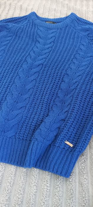 Piękny sweter z wełny