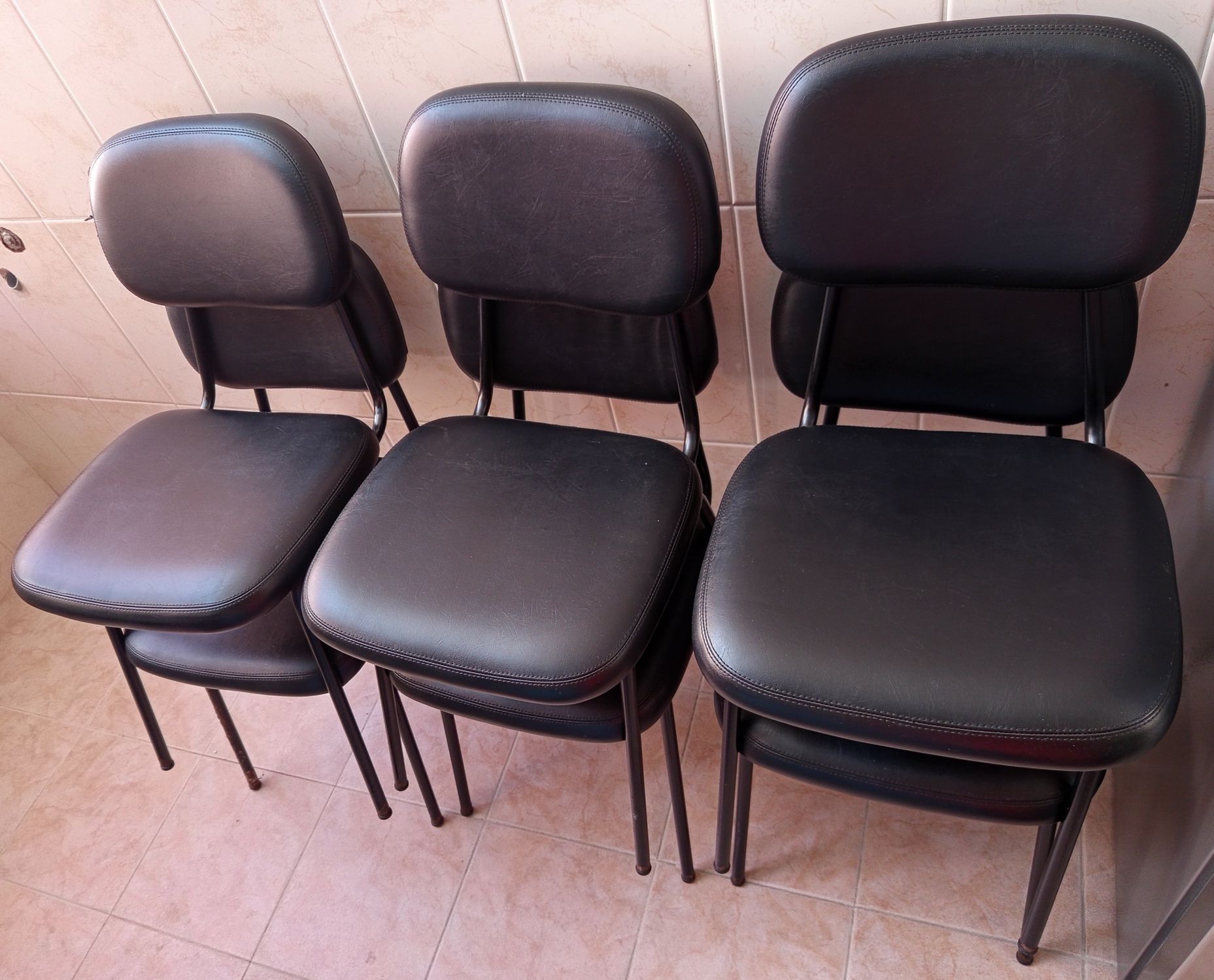 Cadeiras pretas (conjunto)