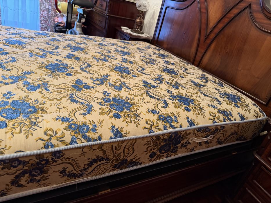 Colchão de molas 140x200 – firme, clássico, muito robusto (c/ alças)