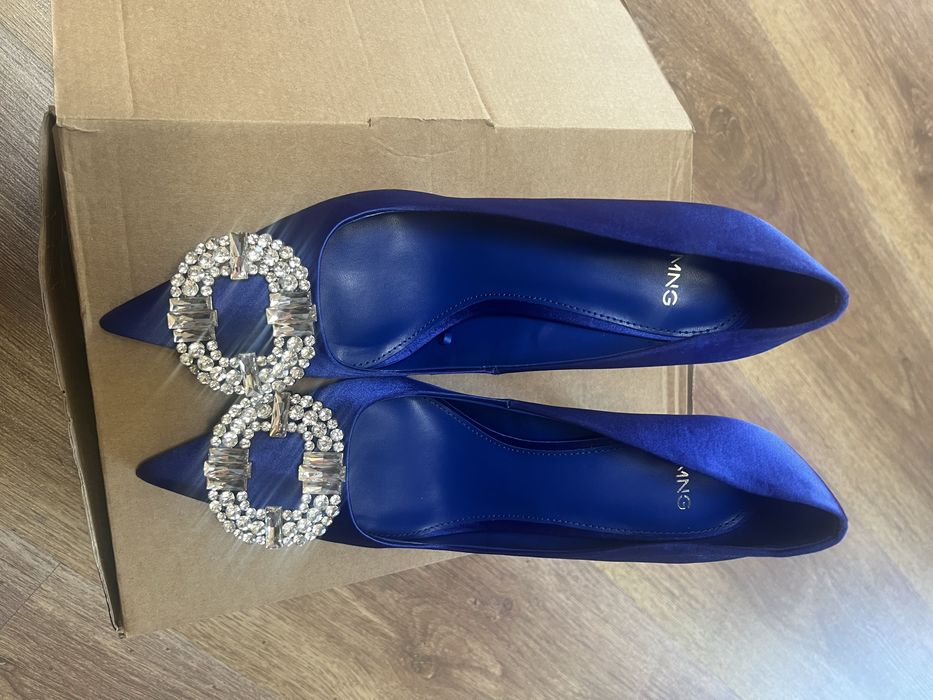 Нарядні  туфлі синього кольору