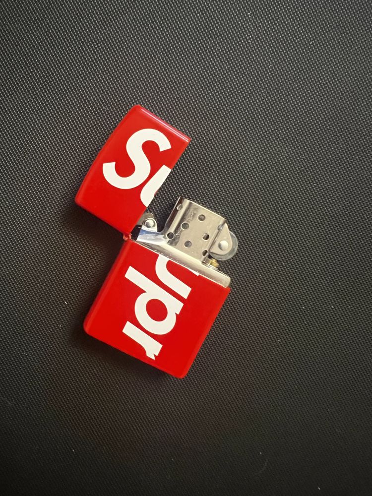 Zapalniczka Zippo x Supreme