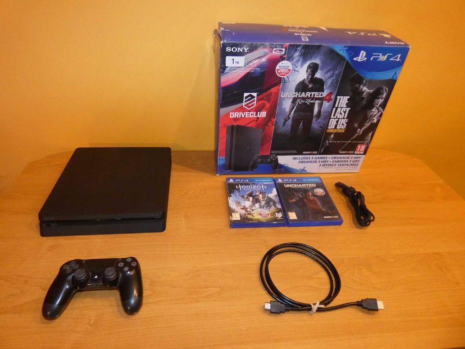 PlayStation 4 Slim 500GB plus Uncharted i Horizon Zero Dawn