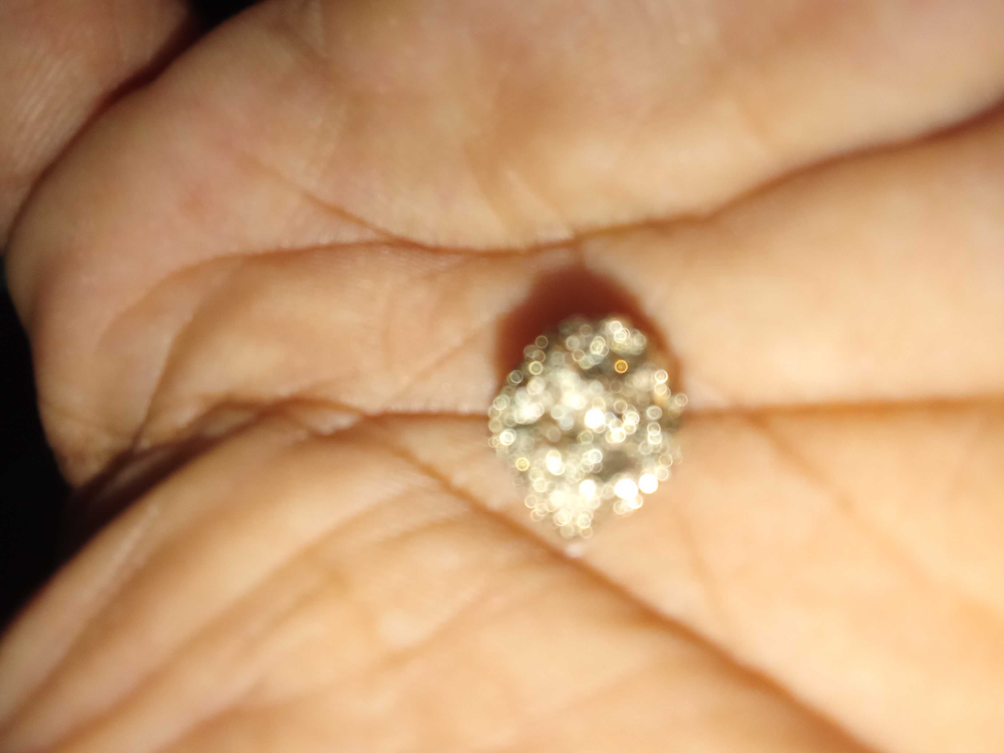 Vendo pedra não sei o certo quanto vale nem que pedra é