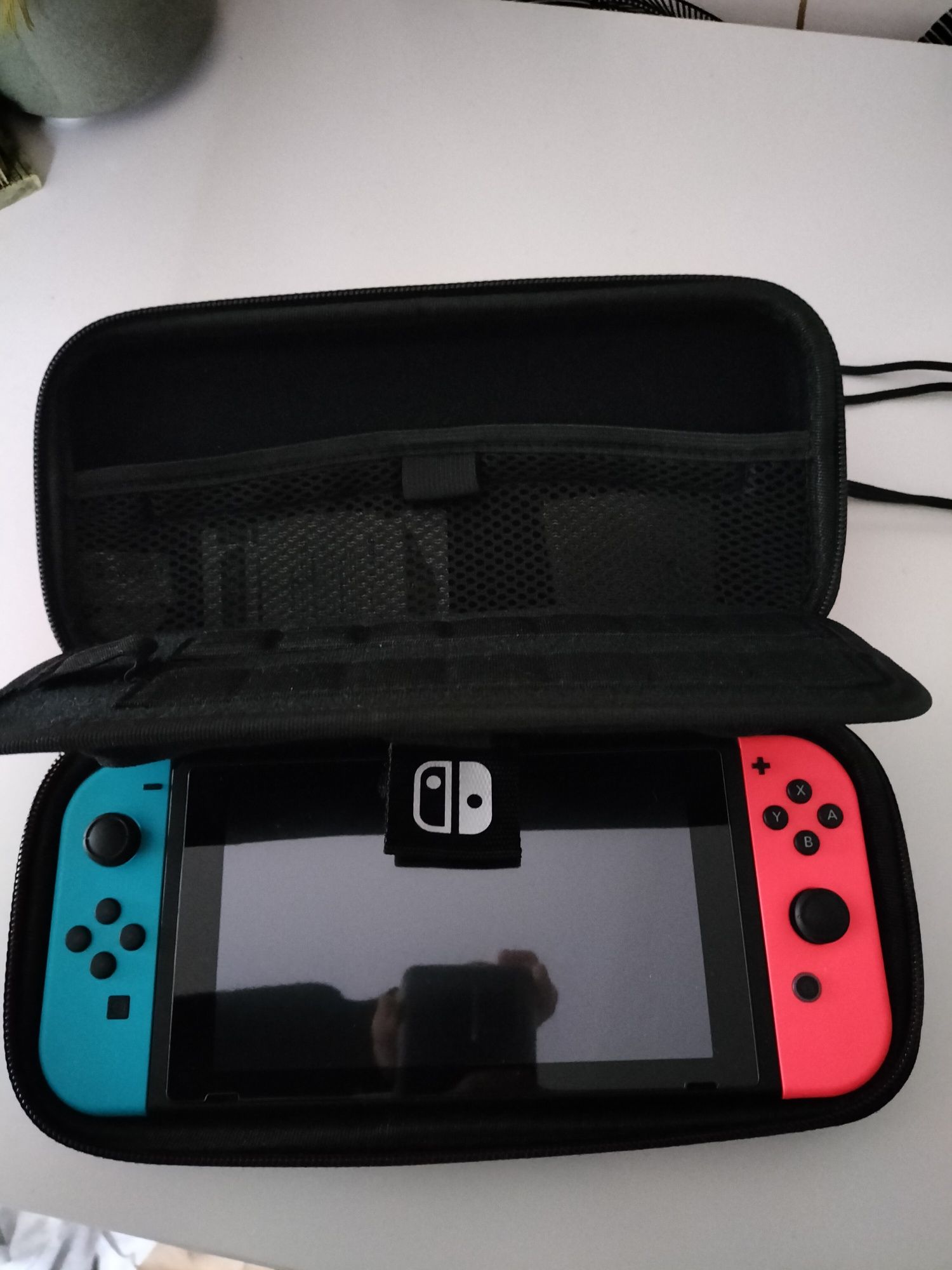 Cały zestaw Nintendo switch + 3 gry + pokrowiec + złożona szybka