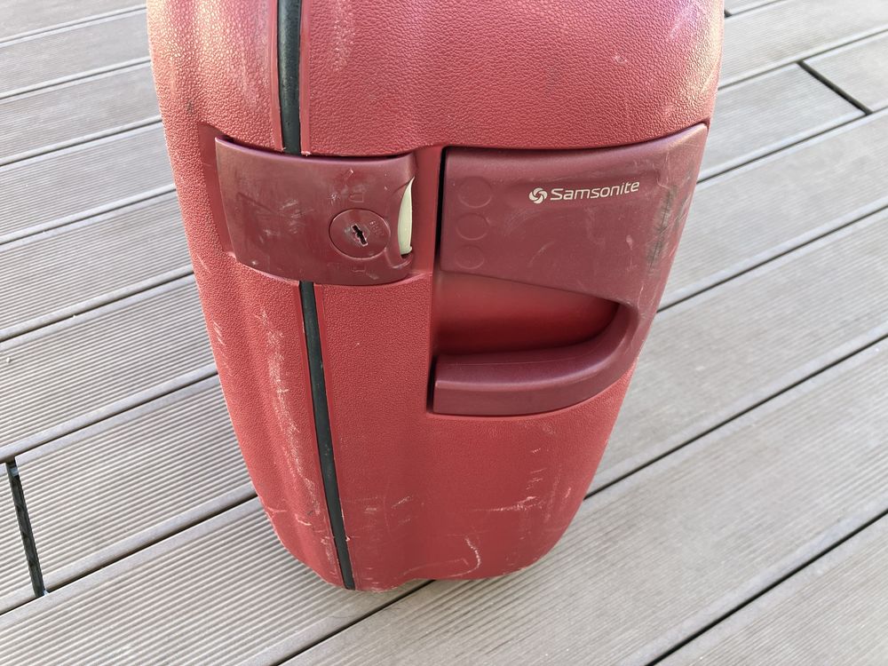 Mala de viagem rigida Samsonite vermelha com porta fatos
