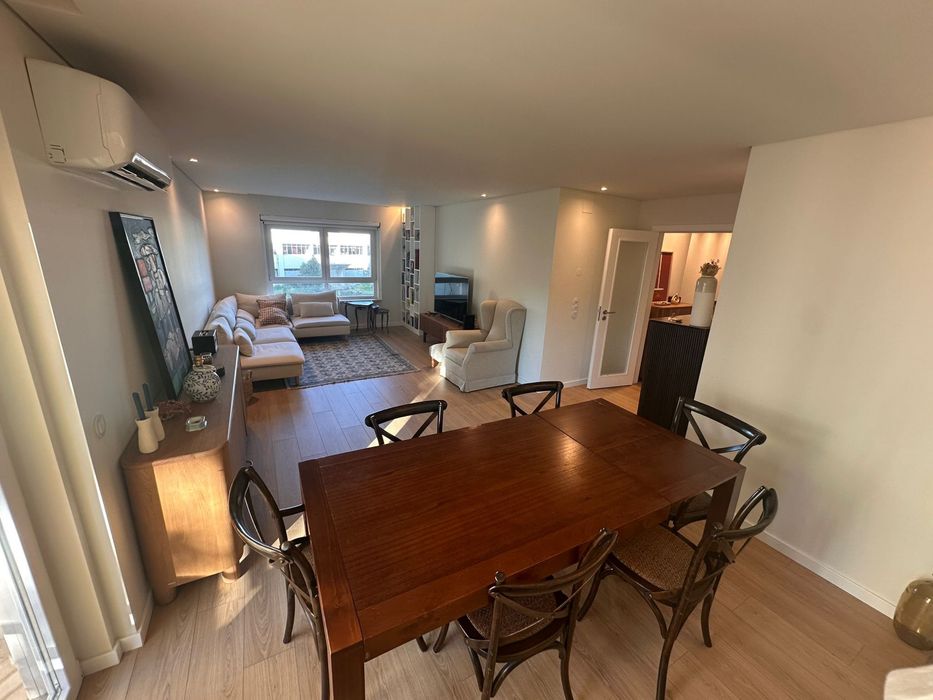 Mesa de jantar extensivel em madeira