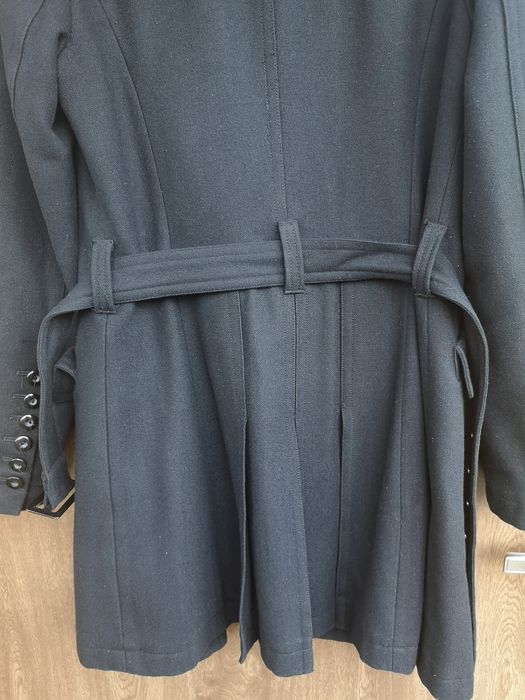 Czarny płaszcz jesienny, 50% wełny, Amisu