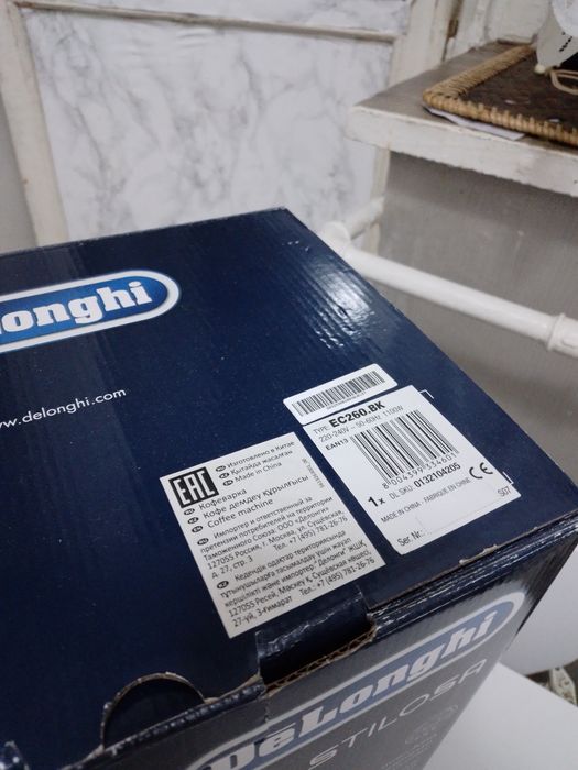 Кавоварка ріжкова Delonghi EC260BK