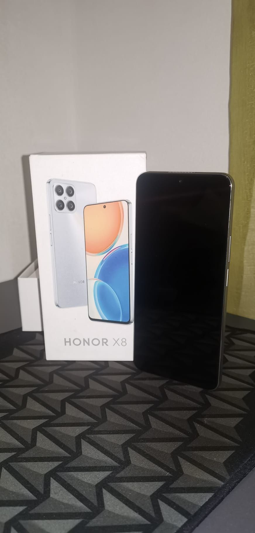 Honor X8
128GB RAM
6GB ROM
DUAL SIM
Levou ecrã novo, ao mudar o ecrã a