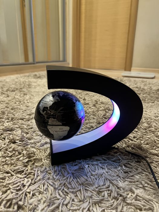 Магнітний, левітуючий глобус